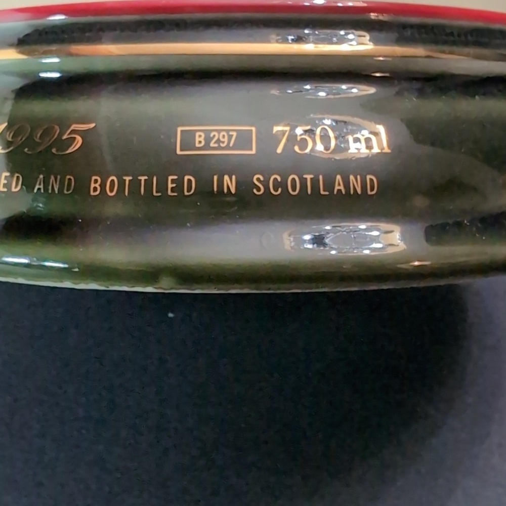 VGT 95  Bells Old Scotch Whisky Bottle Porcelain. - Picture 7 of 13